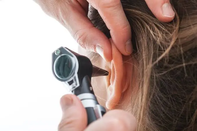 شنواییسنجی پیش از تهیه سمعک نامرئی